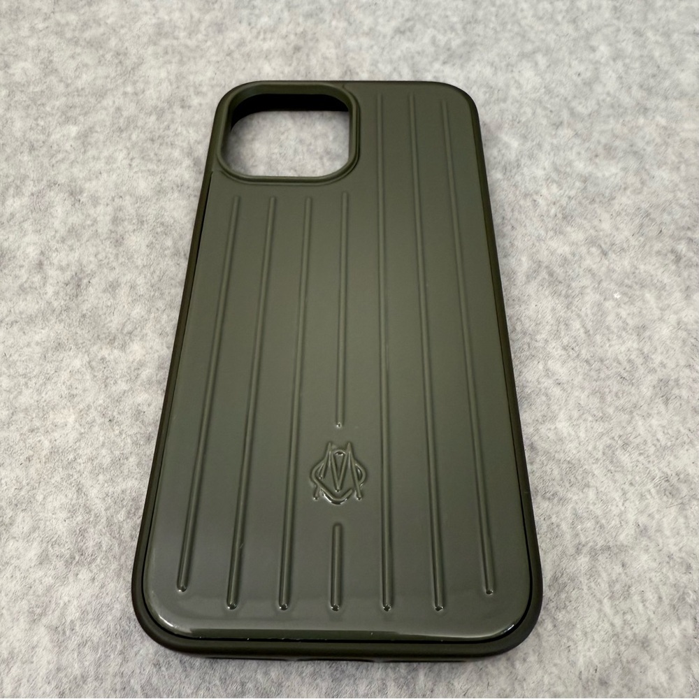 RIMOWA Polycarbonate Cactus Green Groove Case for iPhone 12 Pro - Picture 4 of 16